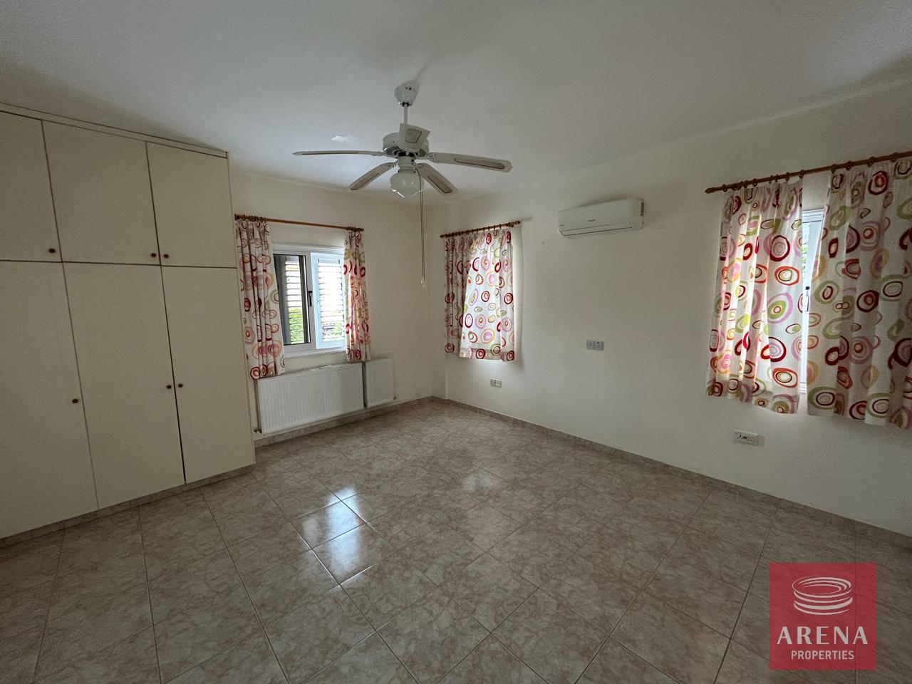 27-4-BED-VILLA-IN-ARADIPPOU-8641