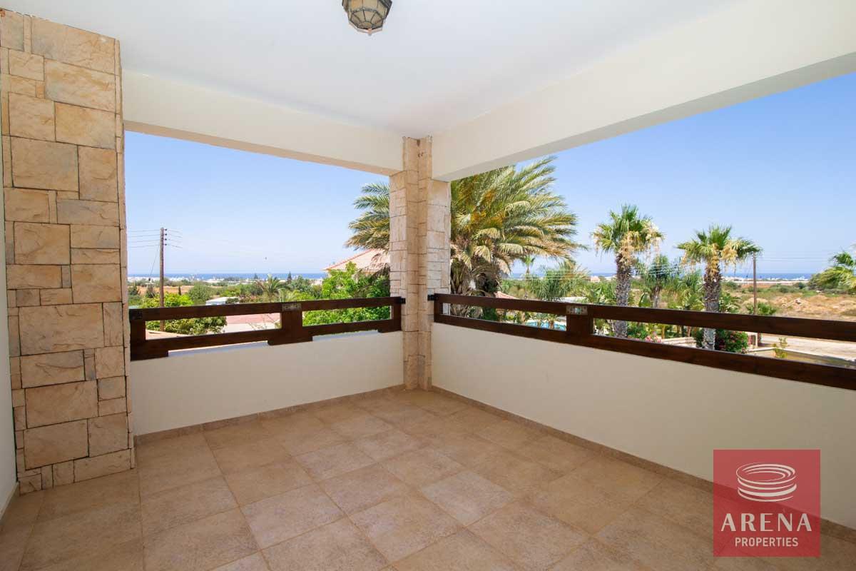 27-5-bed-villa-in-Paralimni-6482