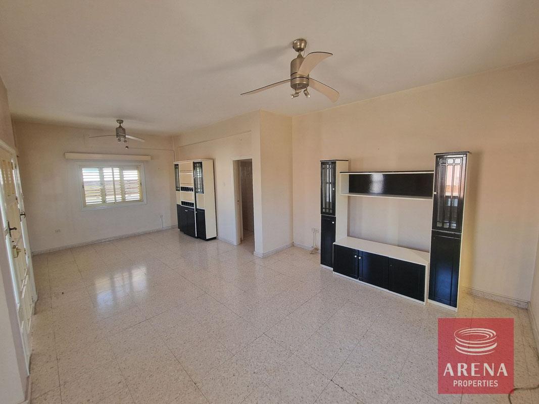 27-house-in-paralimni-8403