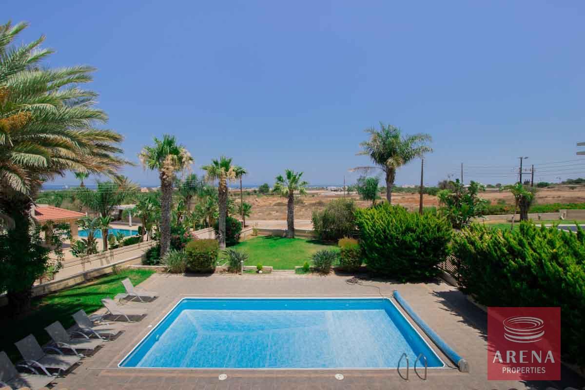 28-5-bed-villa-in-Paralimni-6482