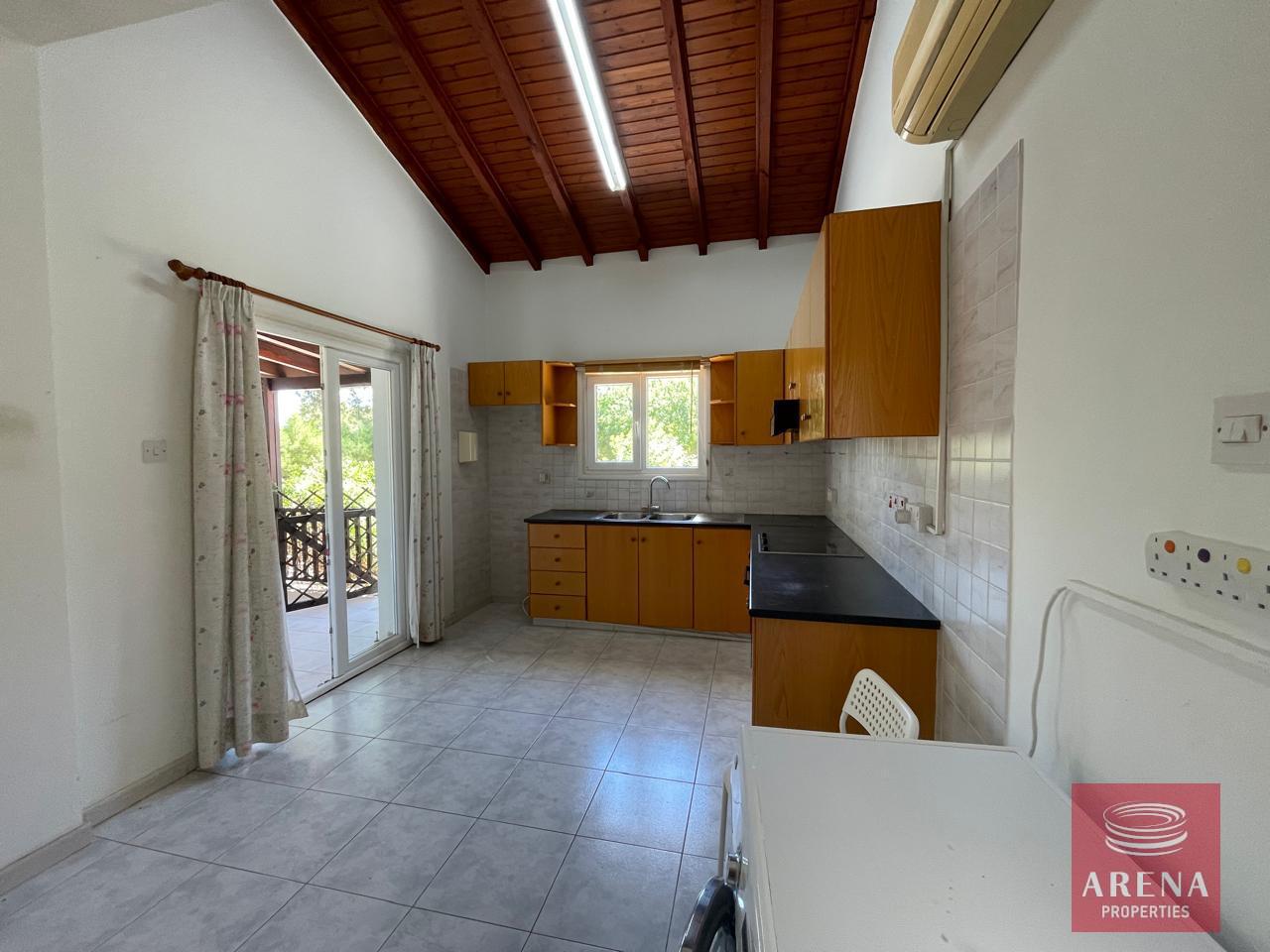 28-house-in-mosfiloti-8400