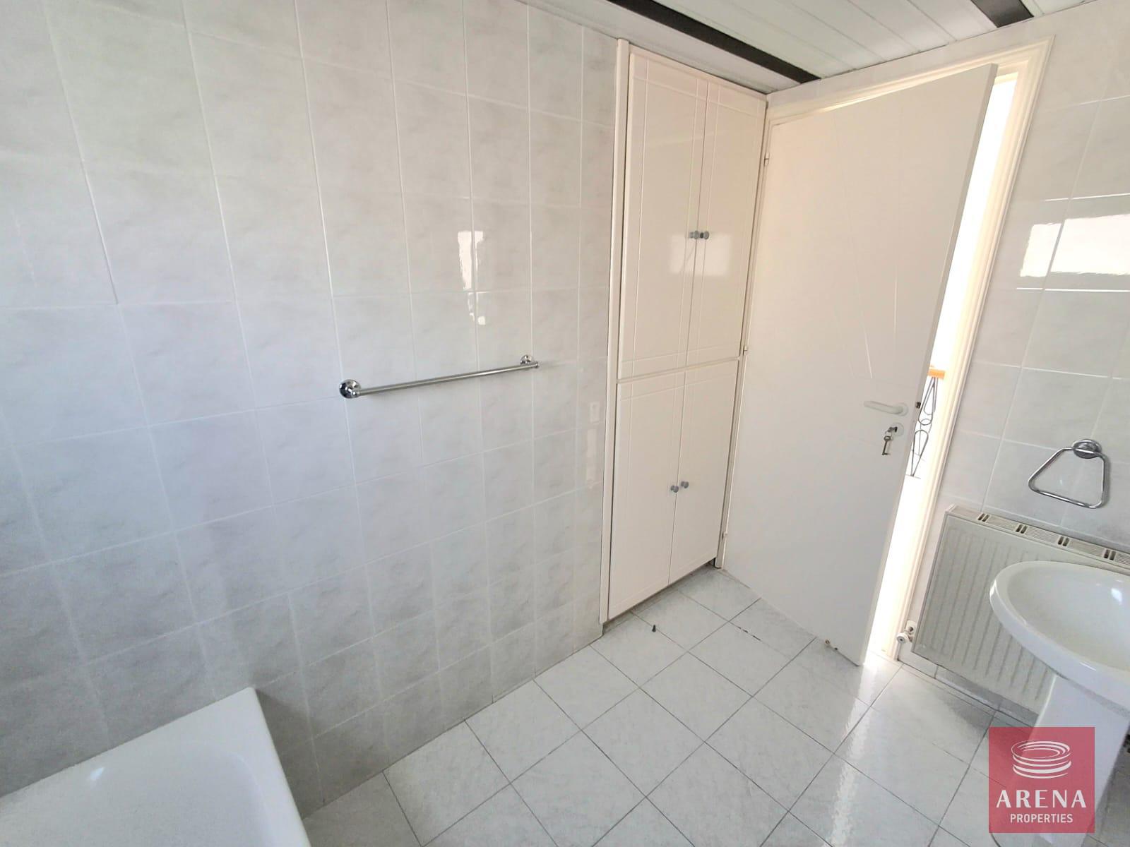 29-3-BED-VILLA-ARADIPPOU-9115