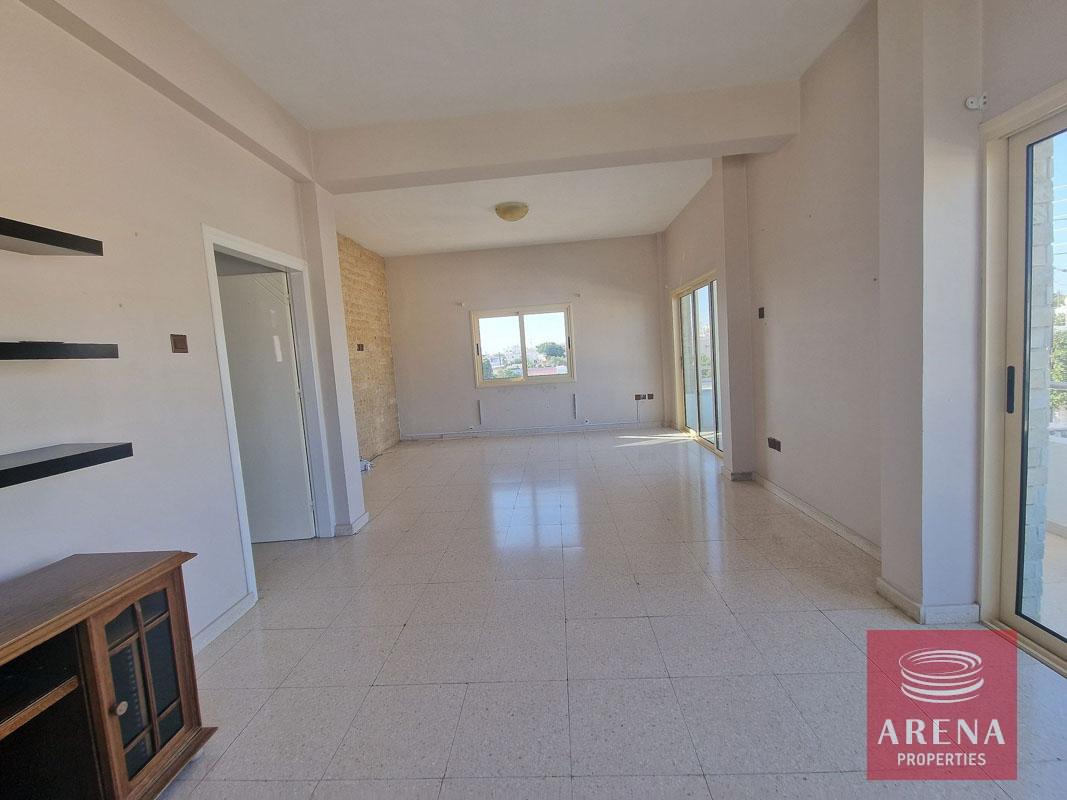 29-house-in-paralimni-8403