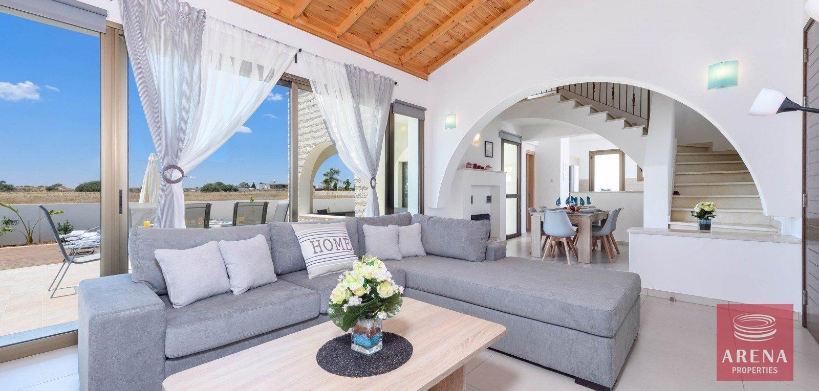 3-1-villa-in-ayia-thekla