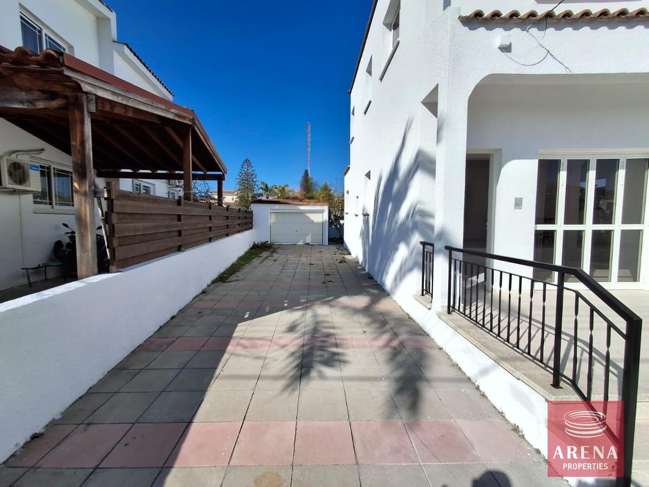 3-3-BED-VILLA-ARADIPPOU-9115