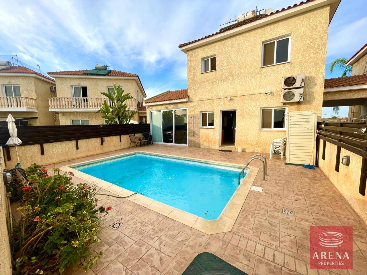 3-3-BED-VILLA-FRENAROS-8586