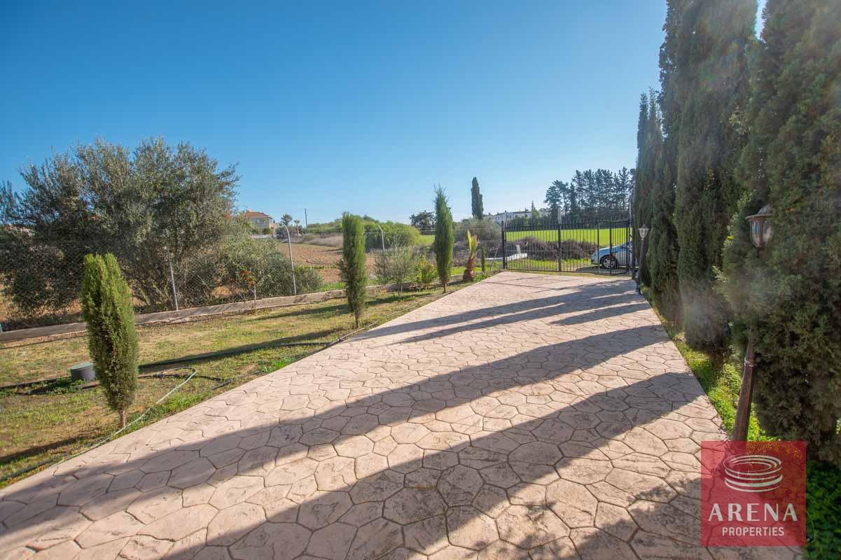 3-4-BED-VILLA-FOR-RENT-IN-VRYSOULLES-5956-2