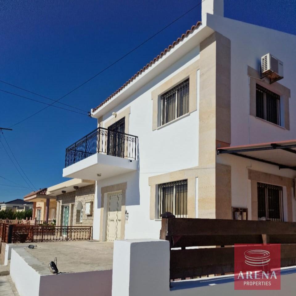 3-4-BED-VILLA-N-DROMOLAXIA-8698