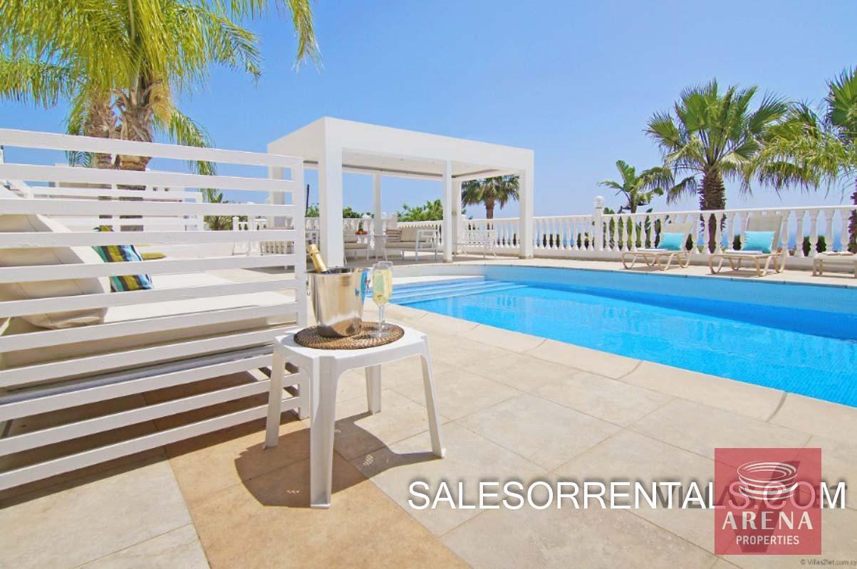 3-6-BED-villa-in-paralimni-5449