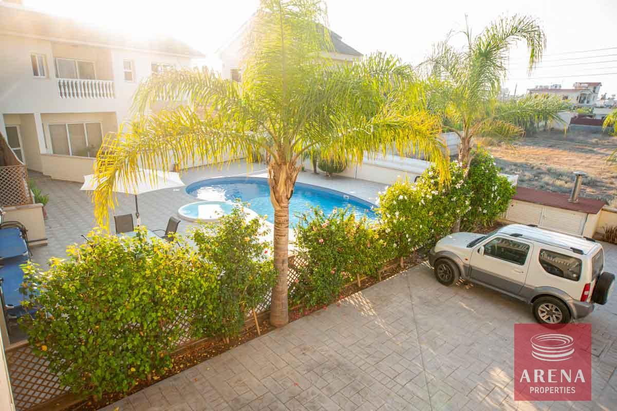 3-APT-DERYNIA-5331_0