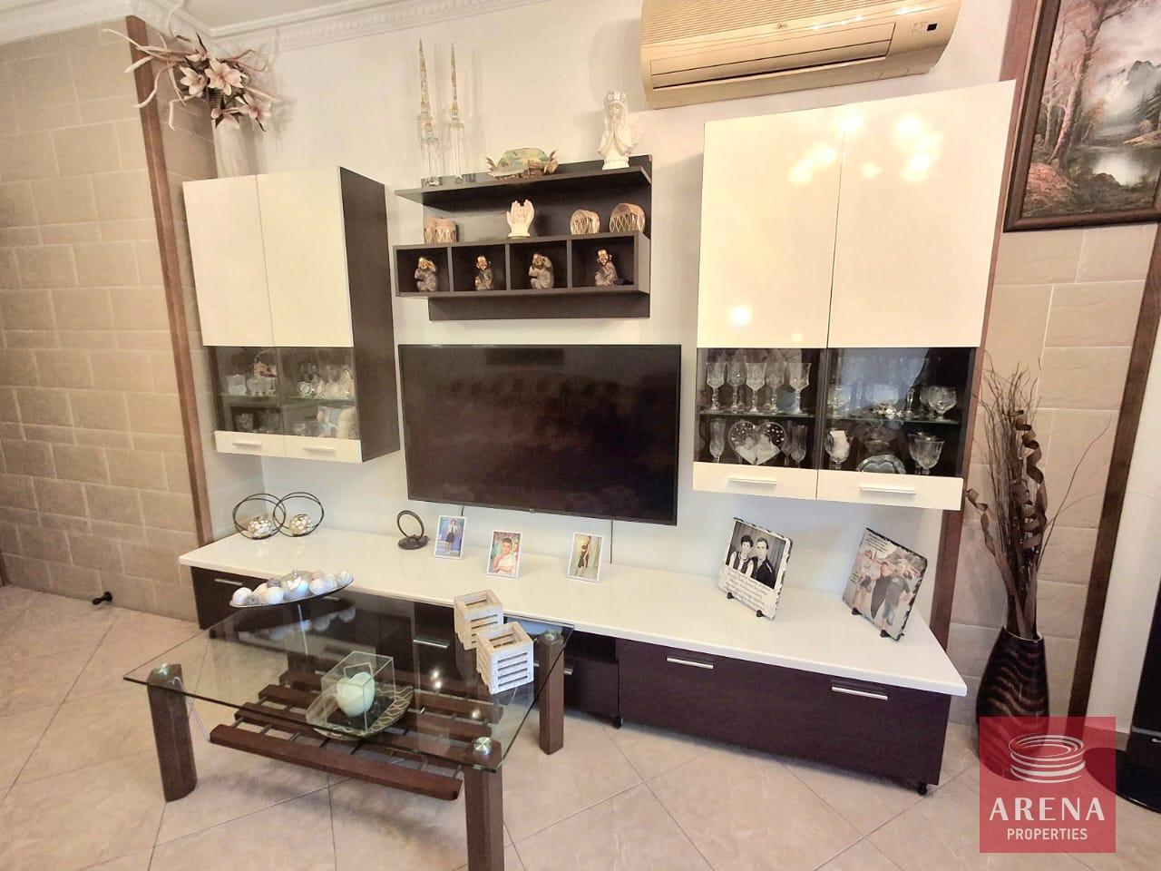 3-APT-IN-LARNACA-9173