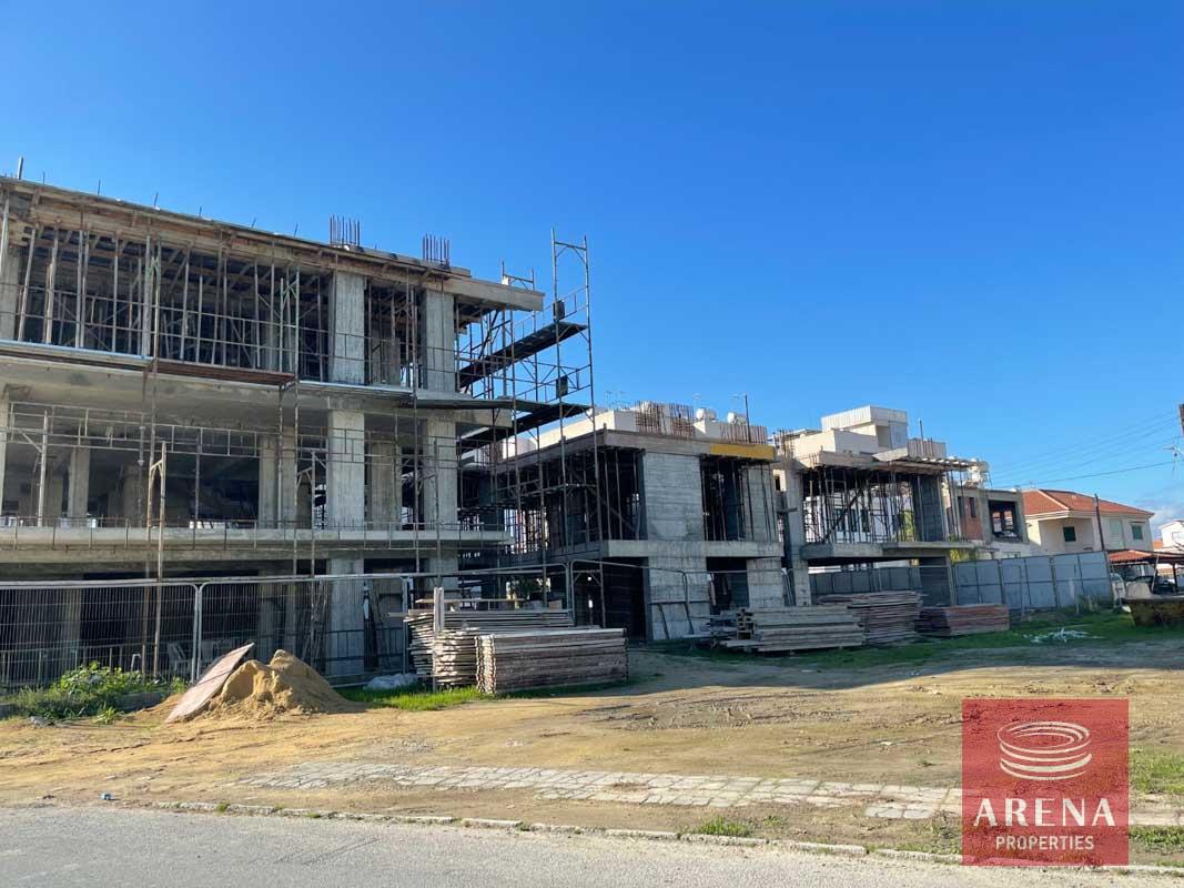 3-Apartment-behind-blue-radison-5580-1