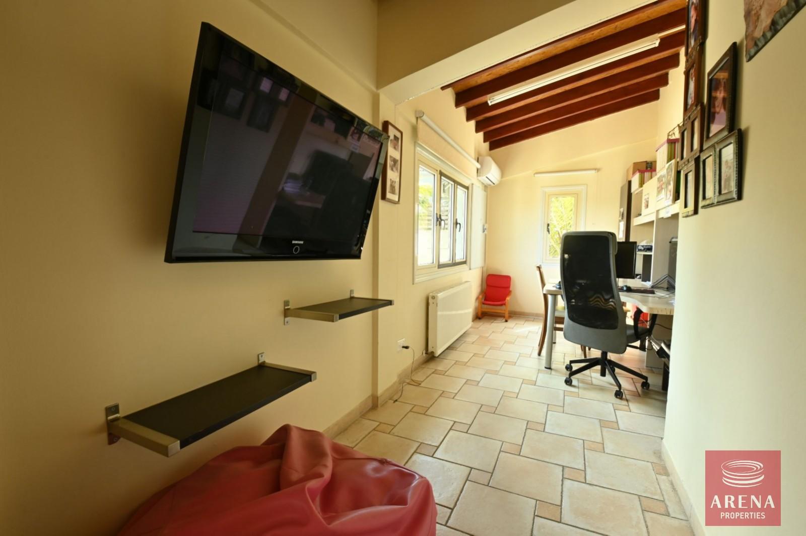 3-BED-VILLA-IN-PARALIMNI-6883-33