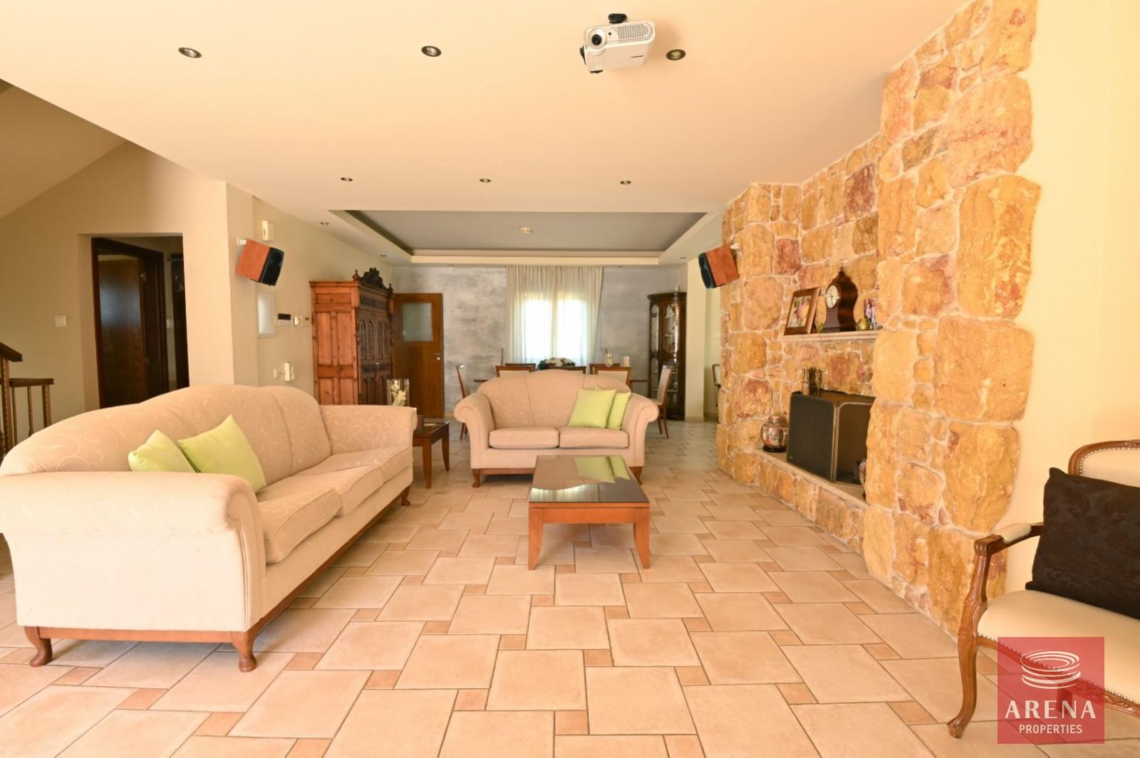 3-BED-VILLA-IN-PARALIMNI-6883-37