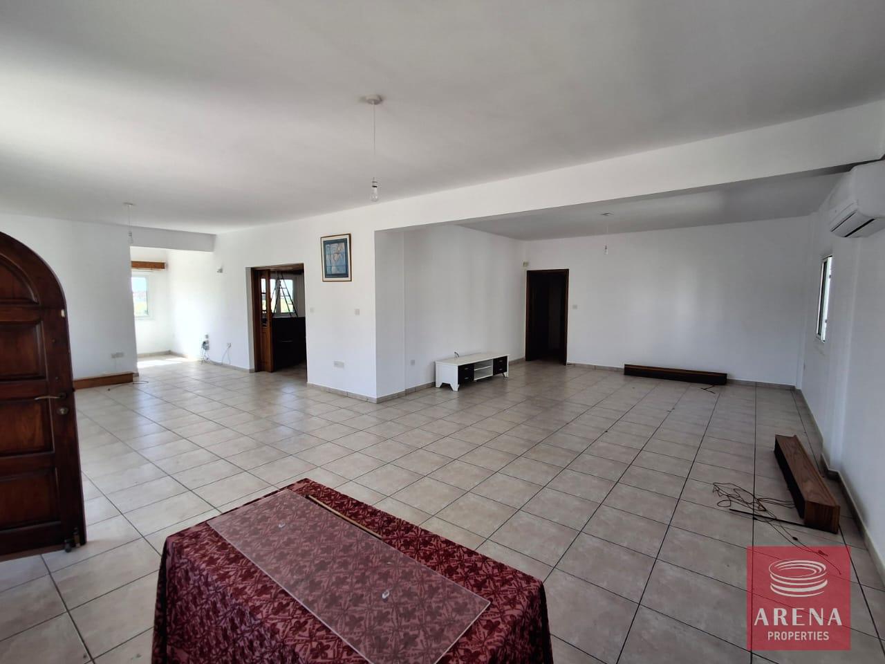 3-BUNGALOW-IN-OROKLINI-8638