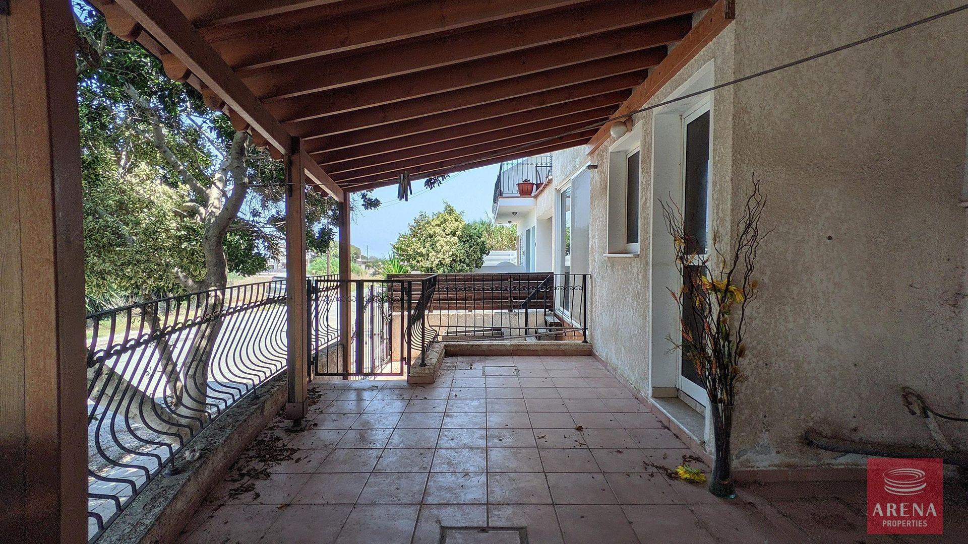 3-HOUSE-IN-DERYNIA-8415