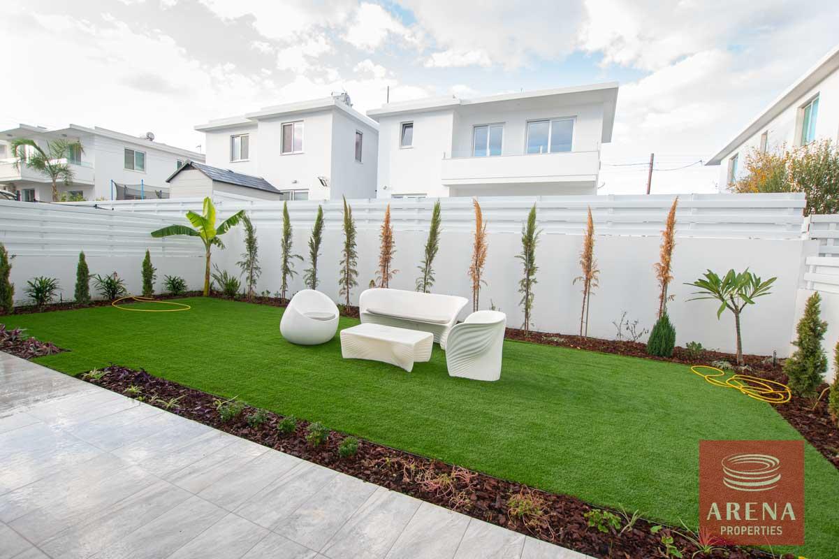 3-VILLA-FOR-RENT-LIVADIA-5473-2