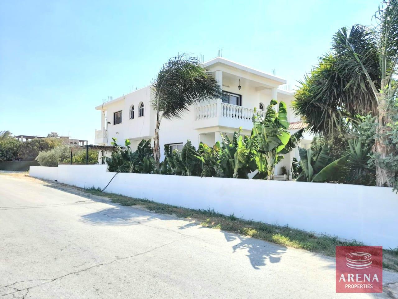 3-VILLA-IN-ANAFOTIDA-9094