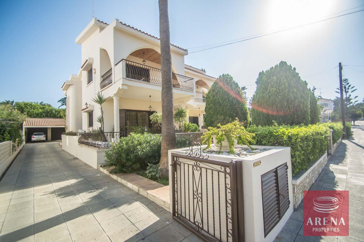 3-VILLA-IN-FANEROMENY-3803