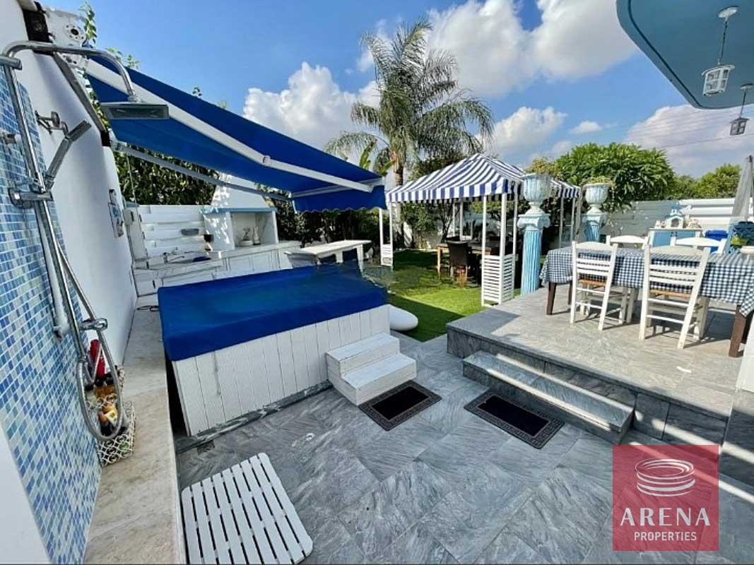 3-VILLA-IN-LIVADIA-7744