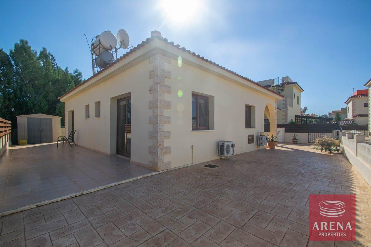 3-bungalow-in-liopetri-2