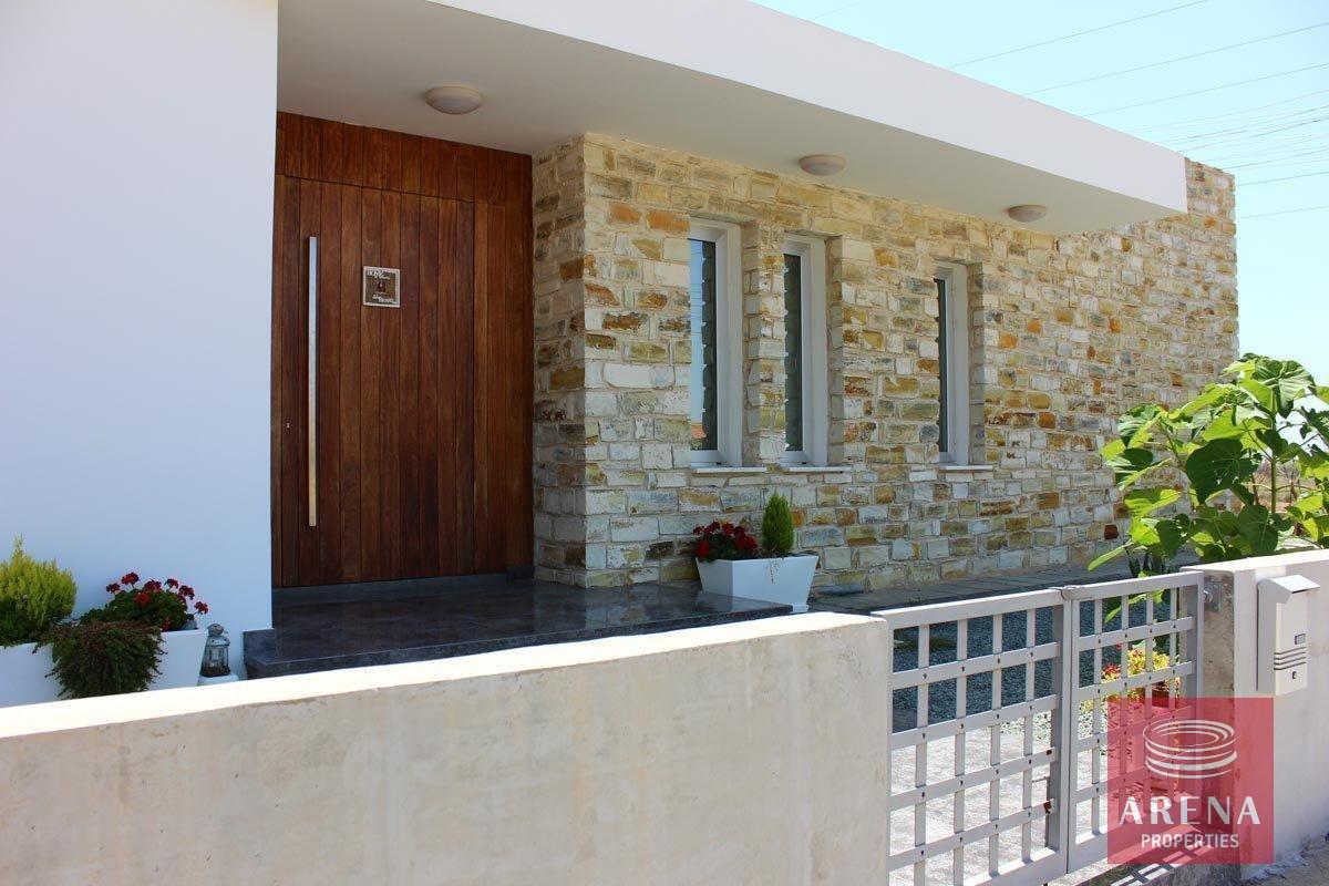 3-bungalow-in-oroklini-5201-2