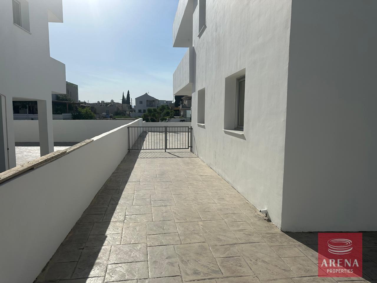 3-ground-floor-apts-in-livadia-6937