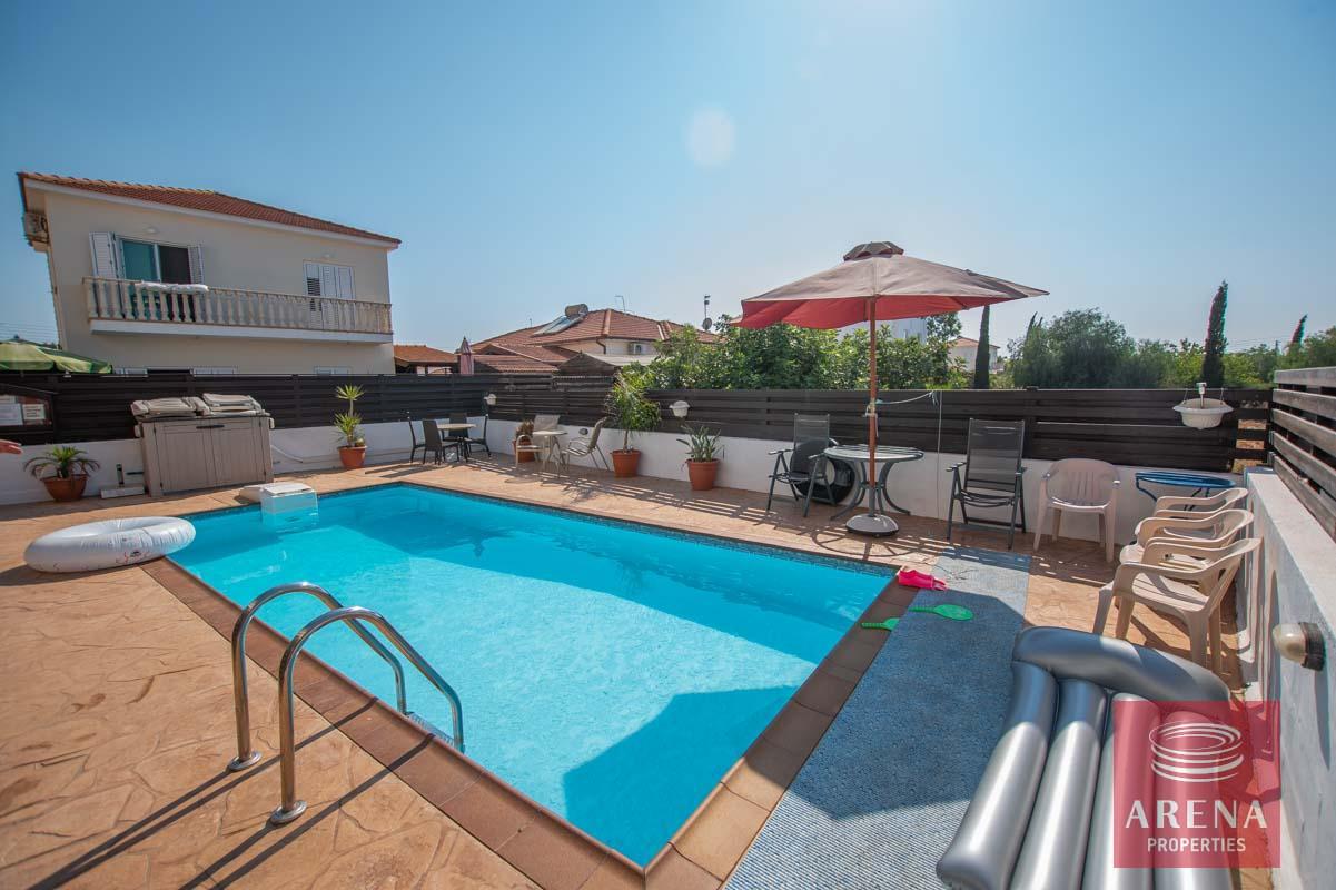 3-house-for-rent-in-frenaros