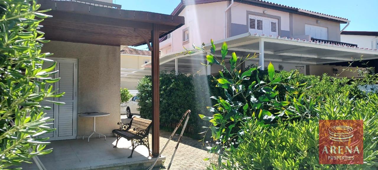 3-semi-det-villa-in-Pervolia-6061-1