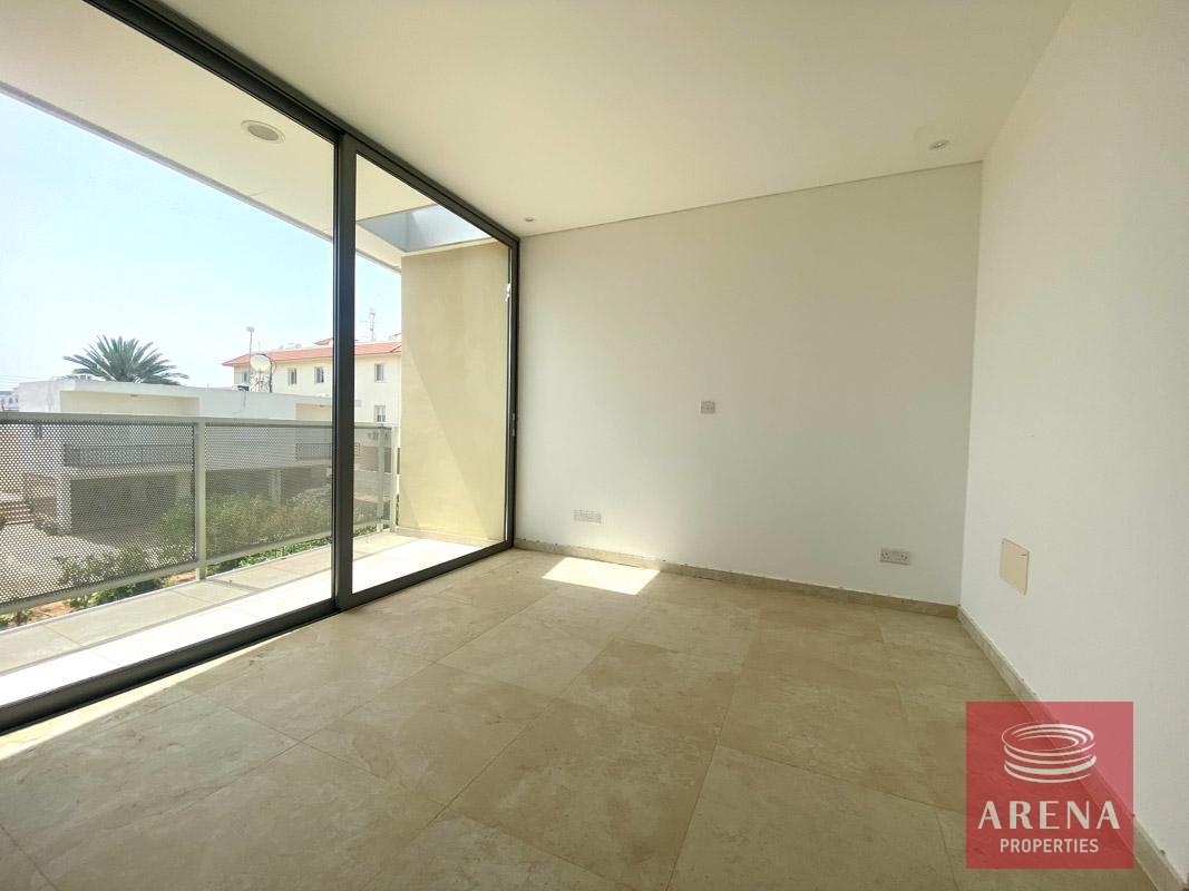 3-townhouse-in-dherynia-1199