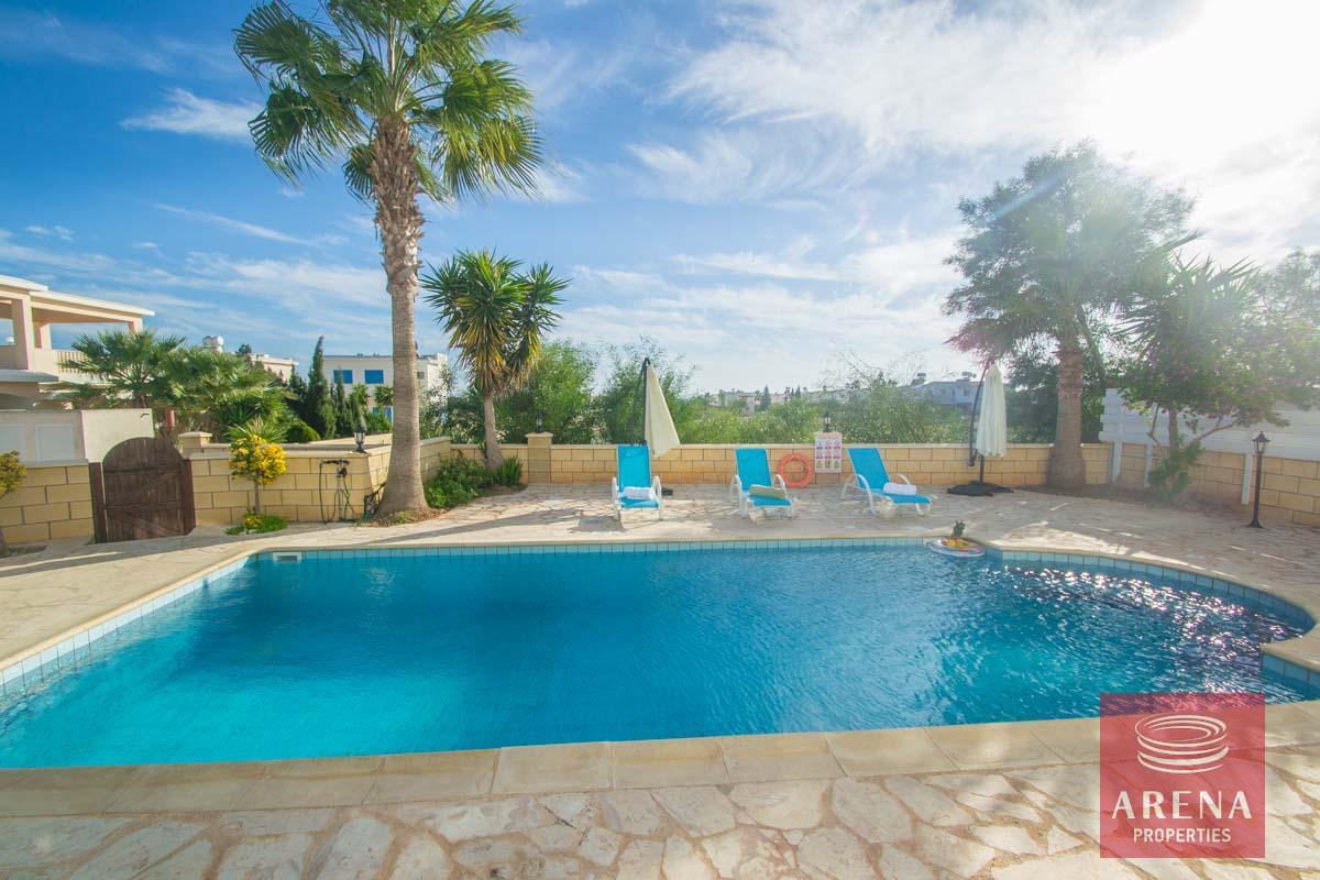 3-villa-in-ayia-thekla_1