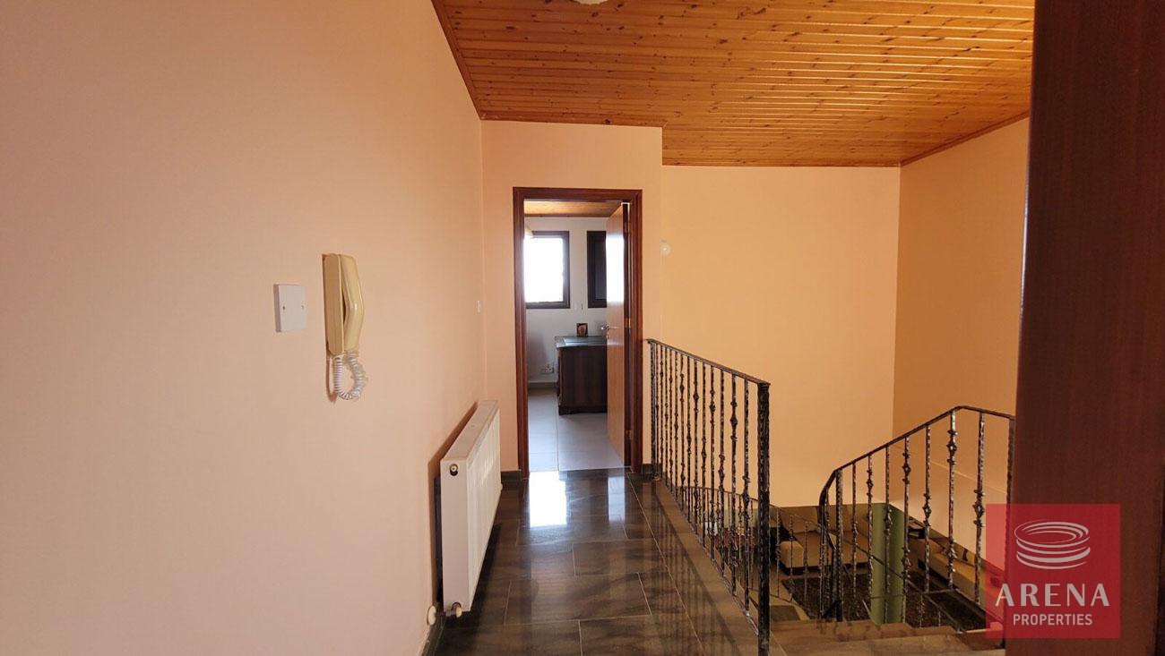 30-5-Bed-villa-in-Paralimni-5841-1
