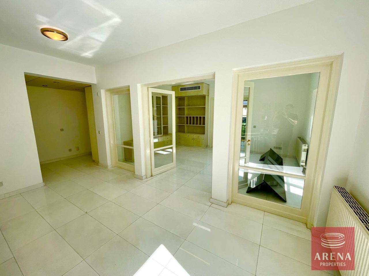 30-VILLA-IN-STROVOLOS-8730