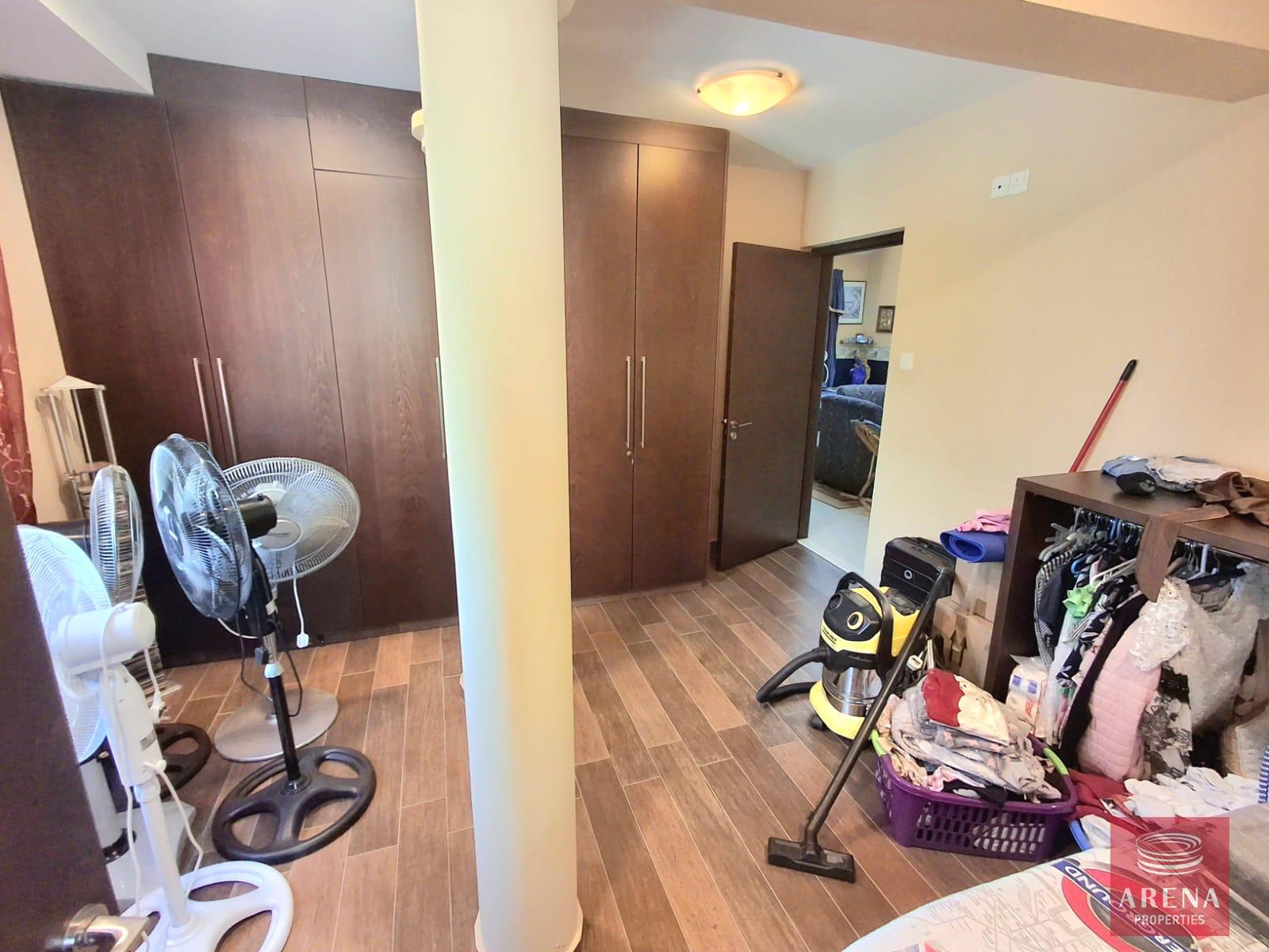 32-5-BED-VILLA-LIVADIA-9182