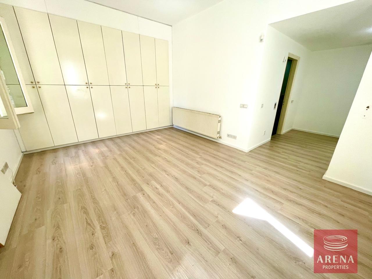 32-VILLA-IN-STROVOLOS-8730