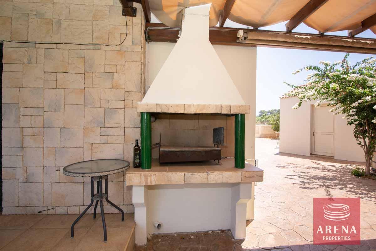 33-5-bed-villa-in-Paralimni-6482