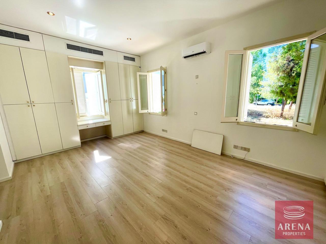 33-VILLA-IN-STROVOLOS-8730