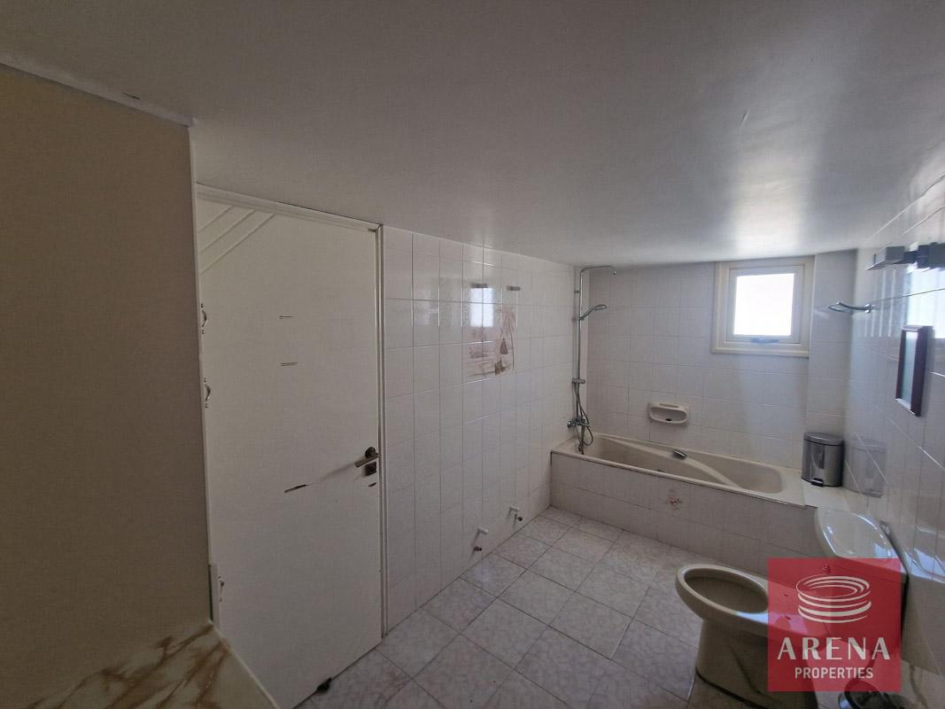 33-house-in-paralimni-8403