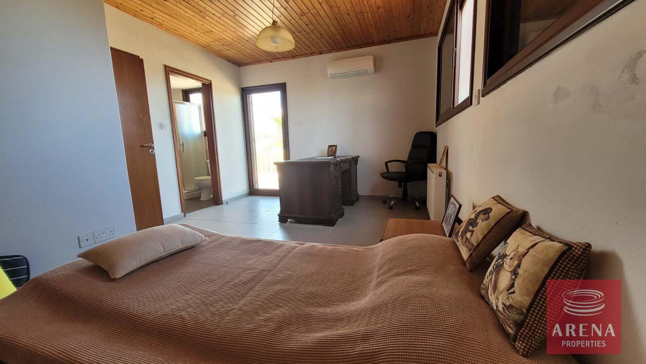 34-5-Bed-villa-in-Paralimni-5841-1
