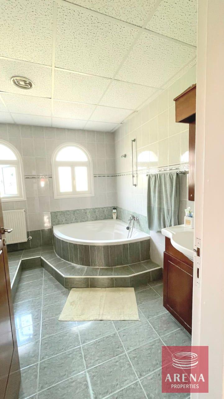 35-VILLA-IN-ANAFOTIDA-9094