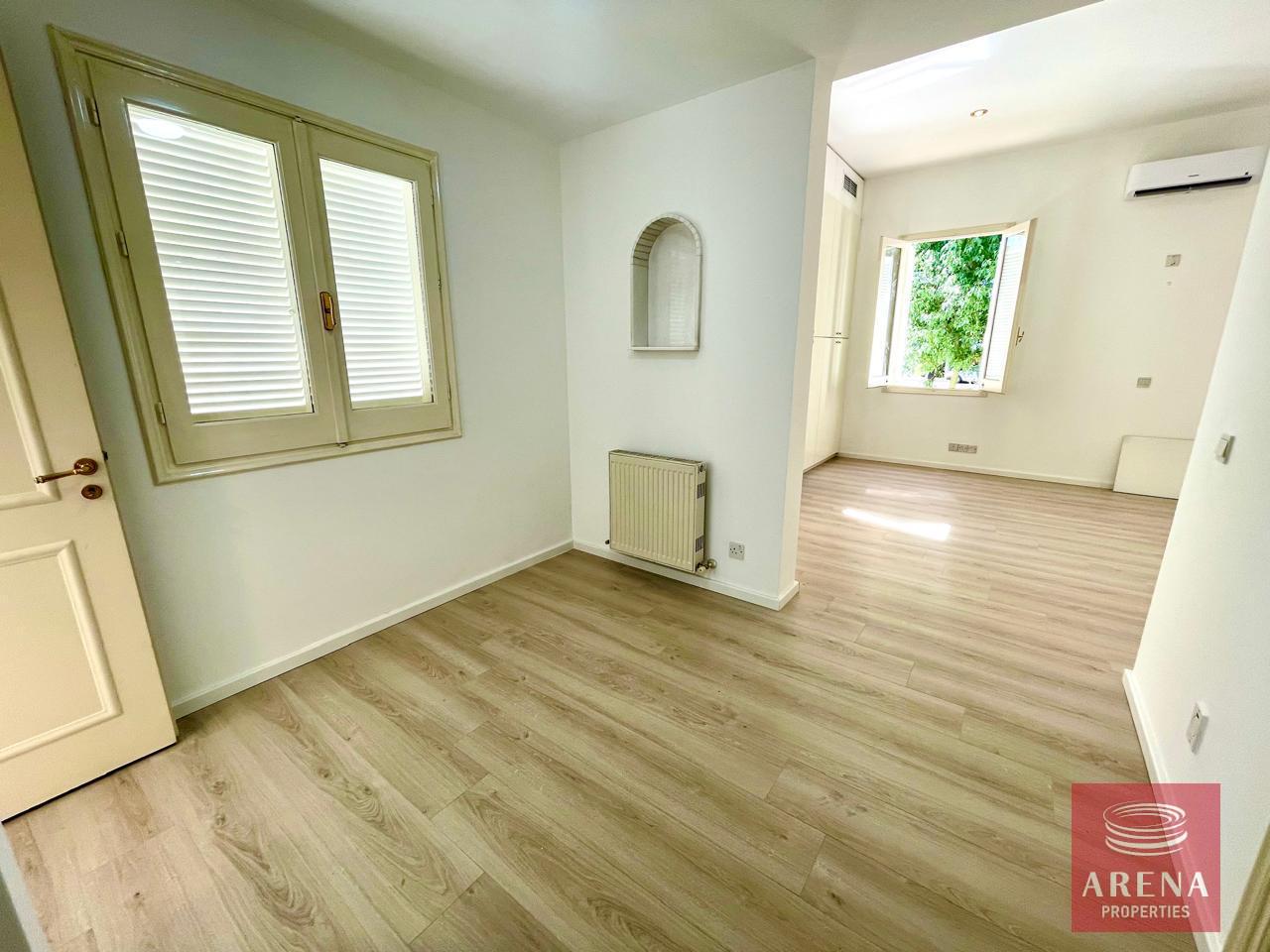 35-VILLA-IN-STROVOLOS-8730