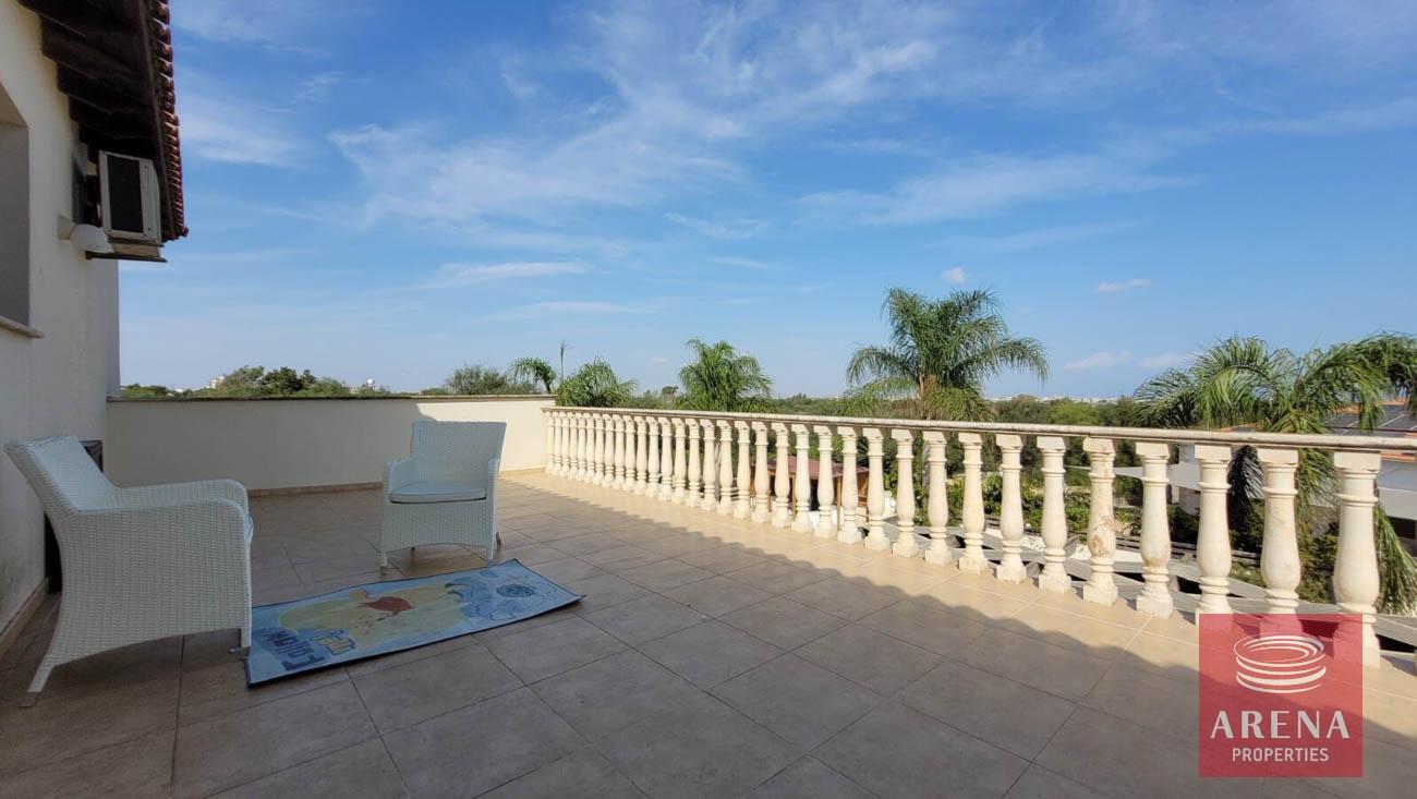 36-5-Bed-villa-in-Paralimni-5841-1