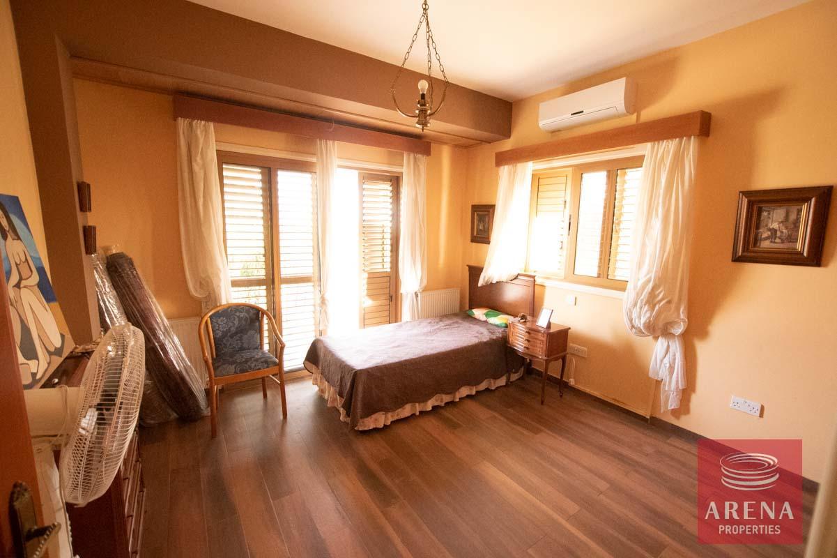 36-5-bed-villa-in-Pervolia-6045-1