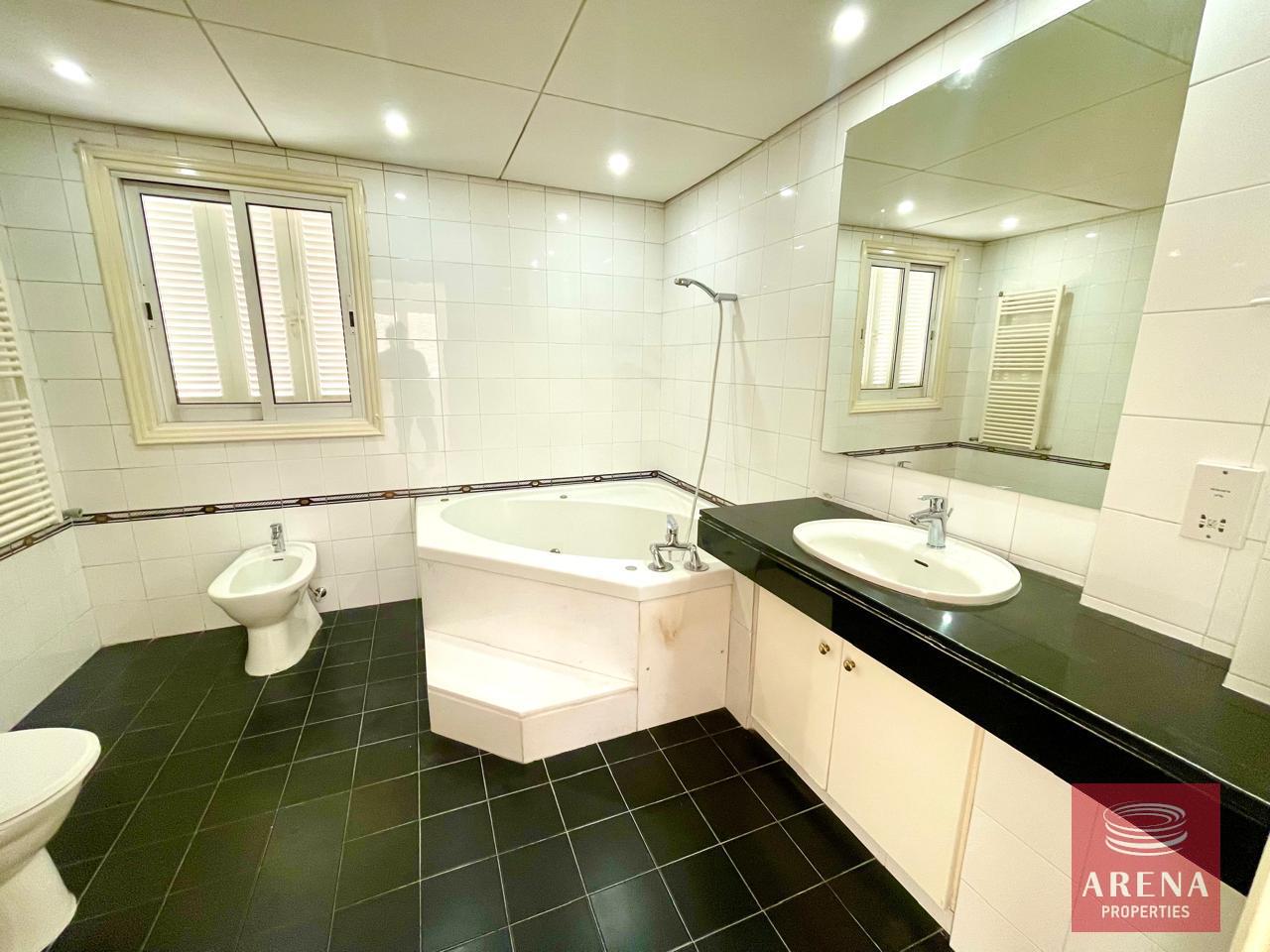 36-VILLA-IN-STROVOLOS-8730