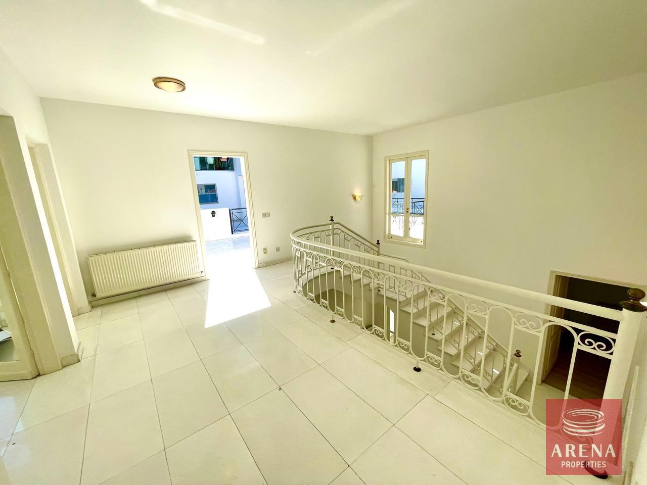 37-VILLA-IN-STROVOLOS-8730