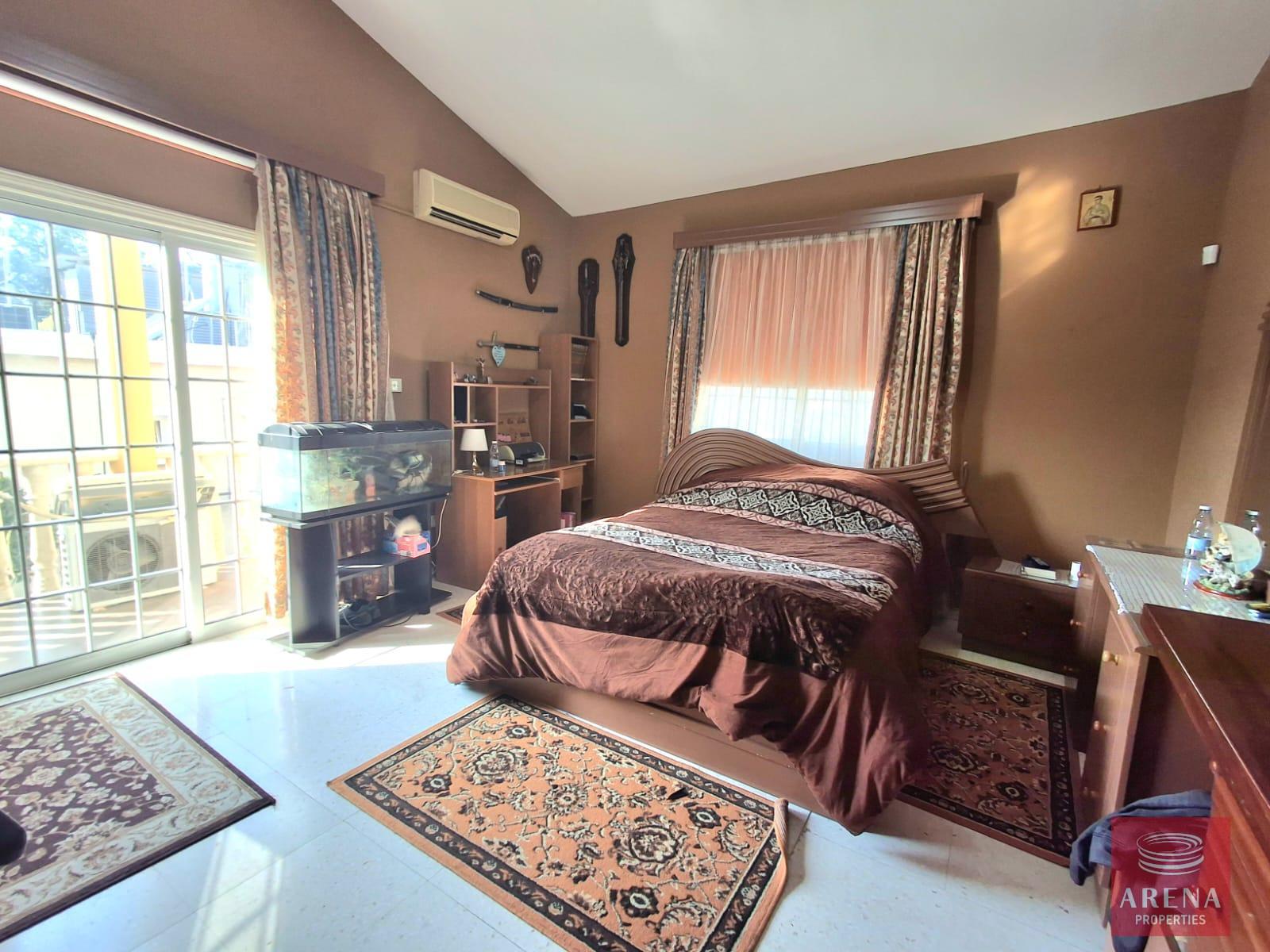 39-5-BED-VILLA-LIVADIA-9182