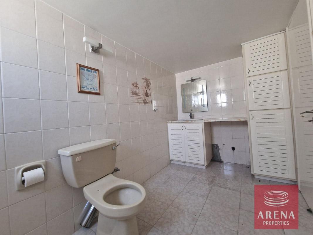 39-house-in-paralimni-8403