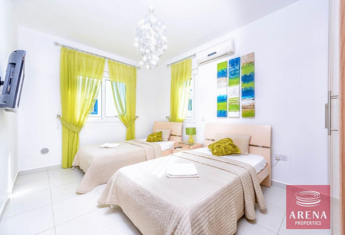 3e96b8002ec9b9eb685a7f28c5c9939d-1