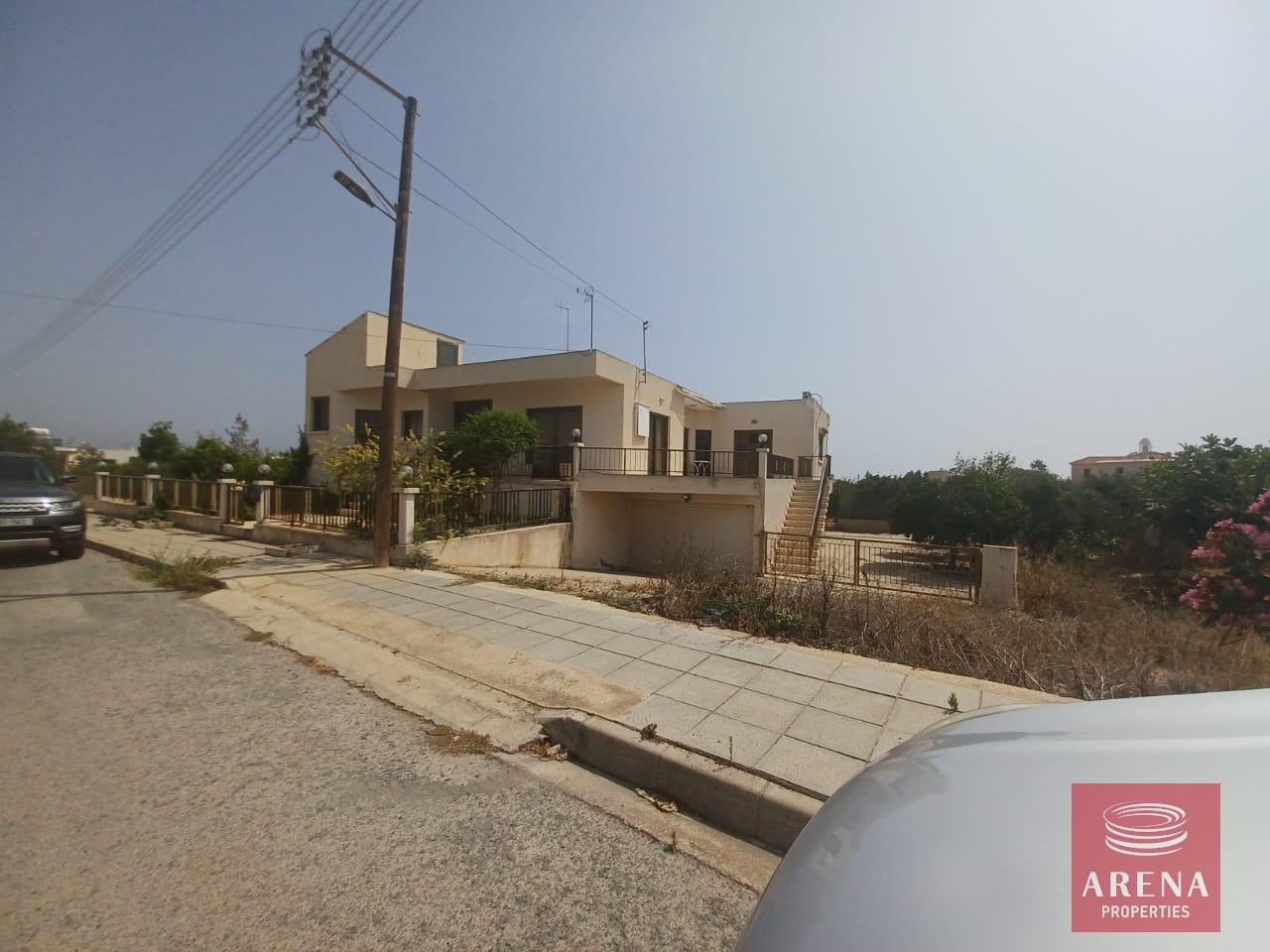 4-3-BED-HOUSE-IN-DERYNIA-7162