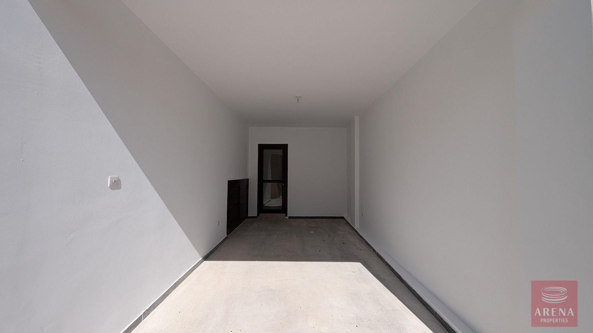 4-3-bed-villa-dromolaxia-9317